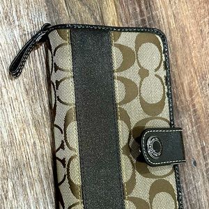 Coach wallet Signature stripe C logo